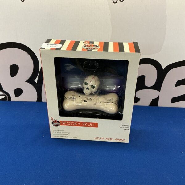 Vintage spooky skull Halloween decoration with infrared remote control.