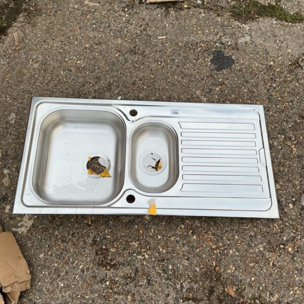 Stainless steel kitchen sink with drainer, ideal for kitchen use.