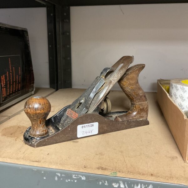 Stanley Bailey No. 4 smoothing bench plane with wooden knob and tote
