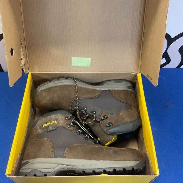 Used Stanley size 9 safety boots with laces.