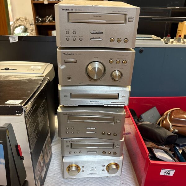 Vintage Technics RS-H310 cassette deck, a classic HiFi component.