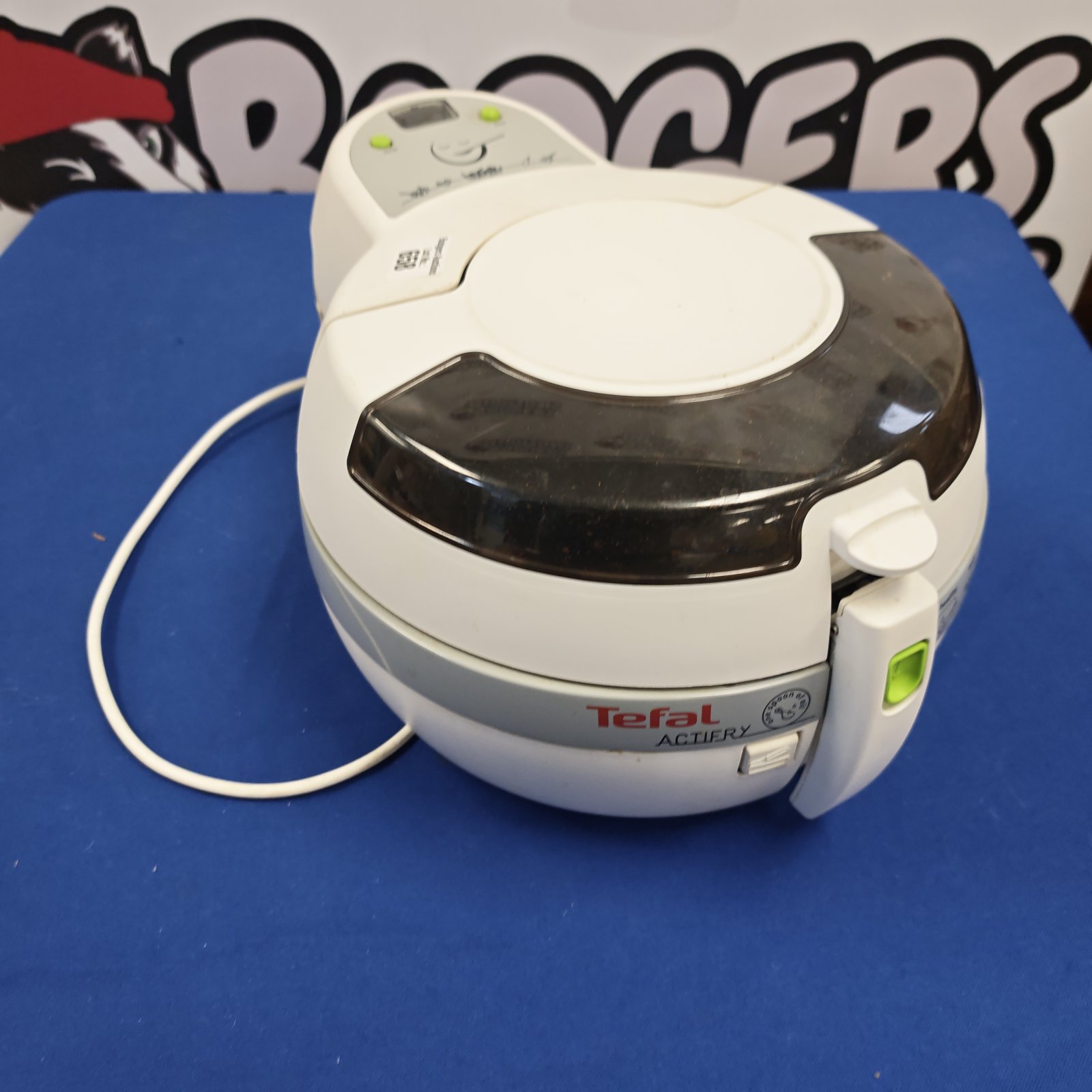 White Tefal Actifry electric fryer with transparent lid and digital display