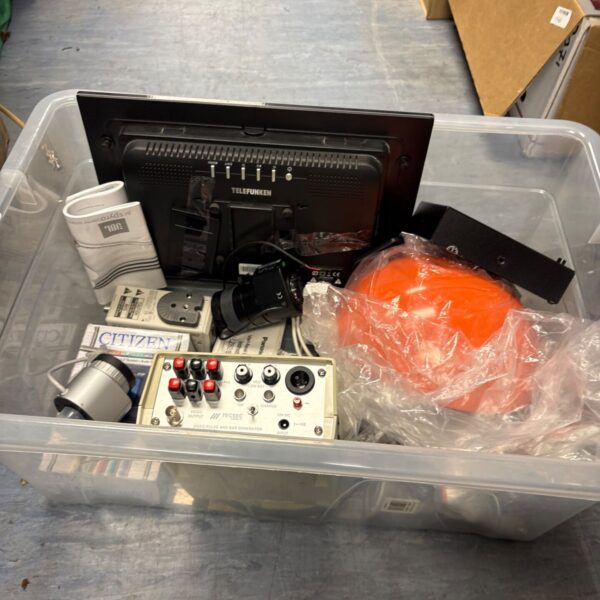 Tektronix video pulse and bar generator in a mixed electrical lot.