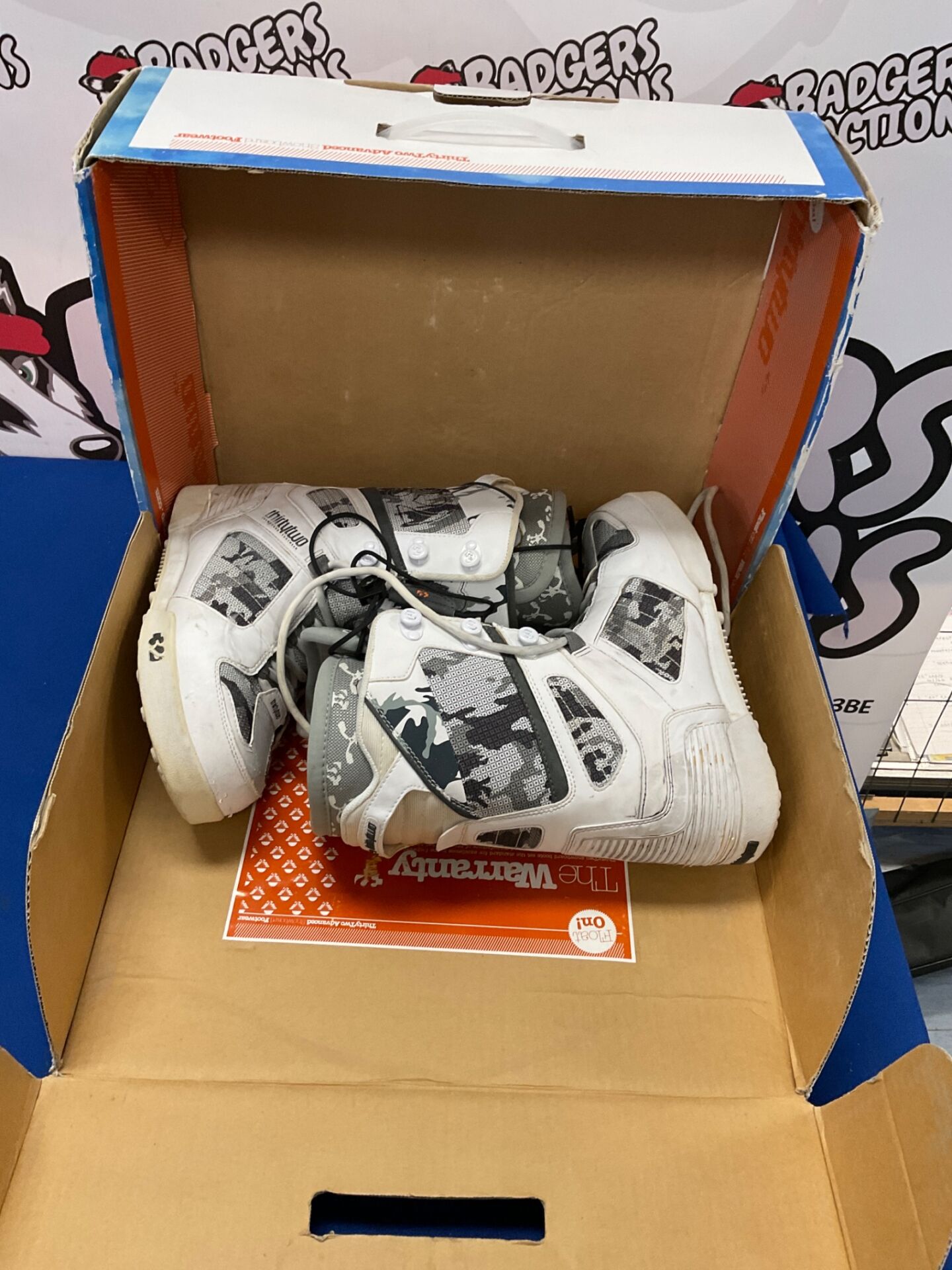 712 Pair of Thirtytwo snowboard boots size 10