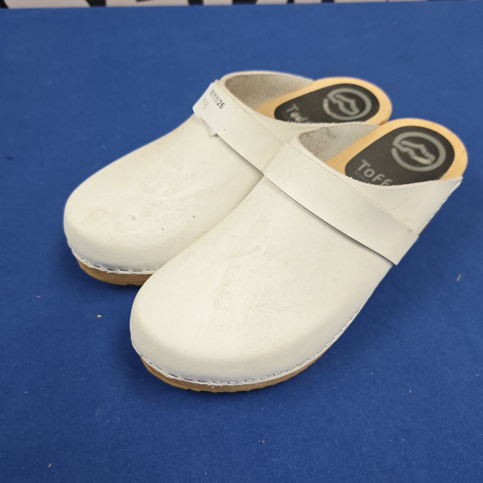 Pair of white leather Toffeln Scandinavian comfort clogs with wooden soles