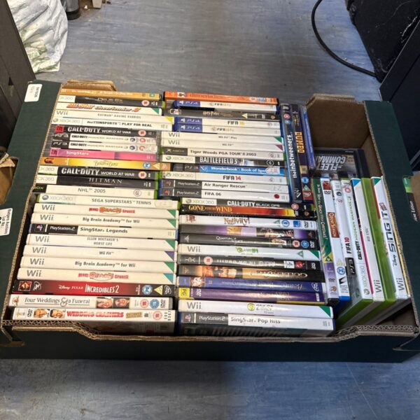 Mixed lot of Nintendo, PlayStation, and Xbox video games for collectors.