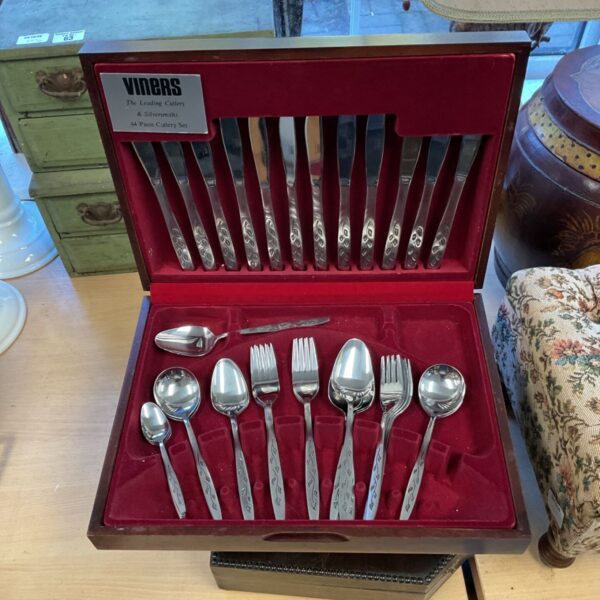 Open Viners 44-piece stainless steel cutlery set in a presentation case.