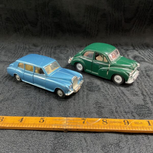 Vintage Dinky Toys 152 Rolls Royce Phantom V and green Morris 1000 toy cars