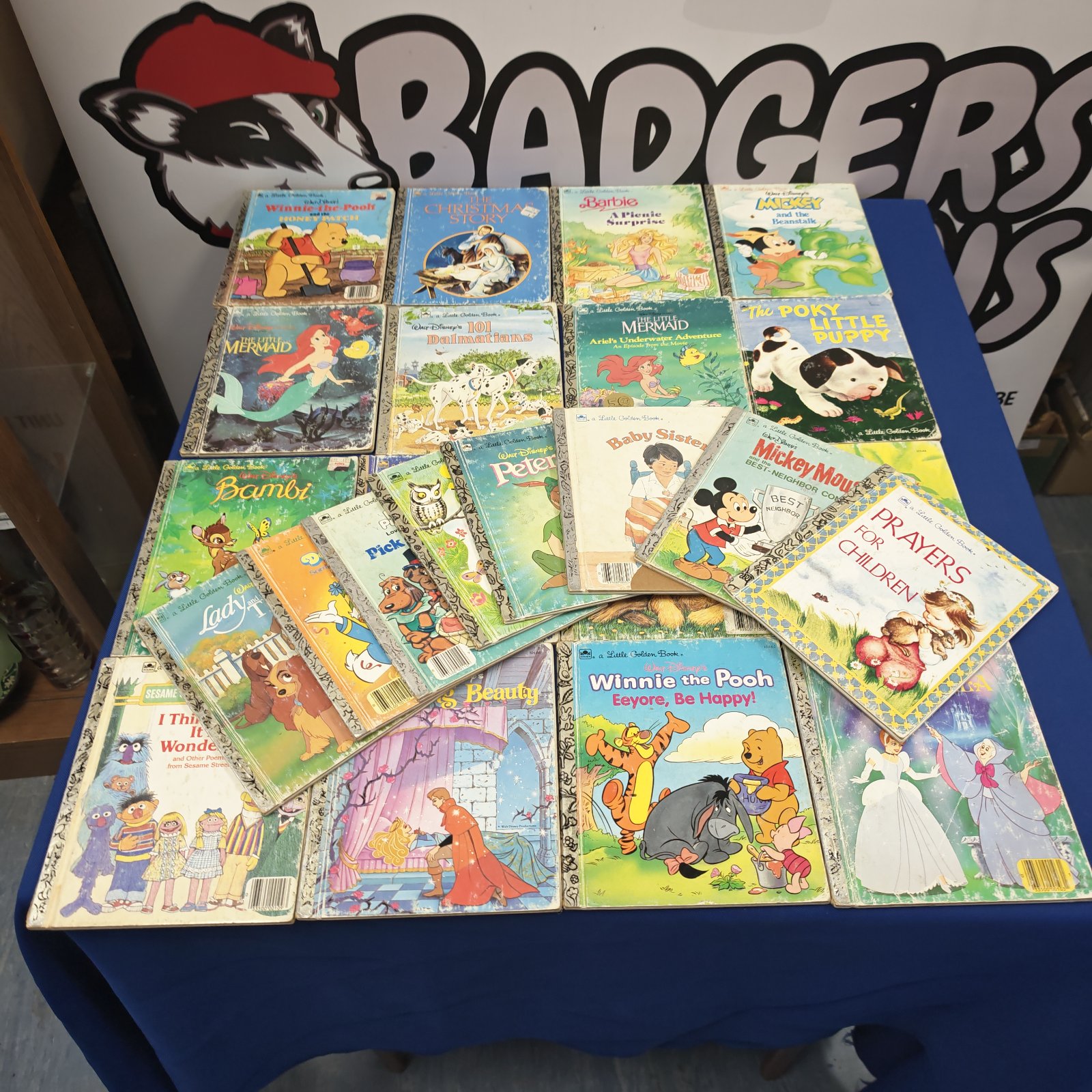 Vintage Disney story book bundle featuring Aladdin and Little Mermaid.