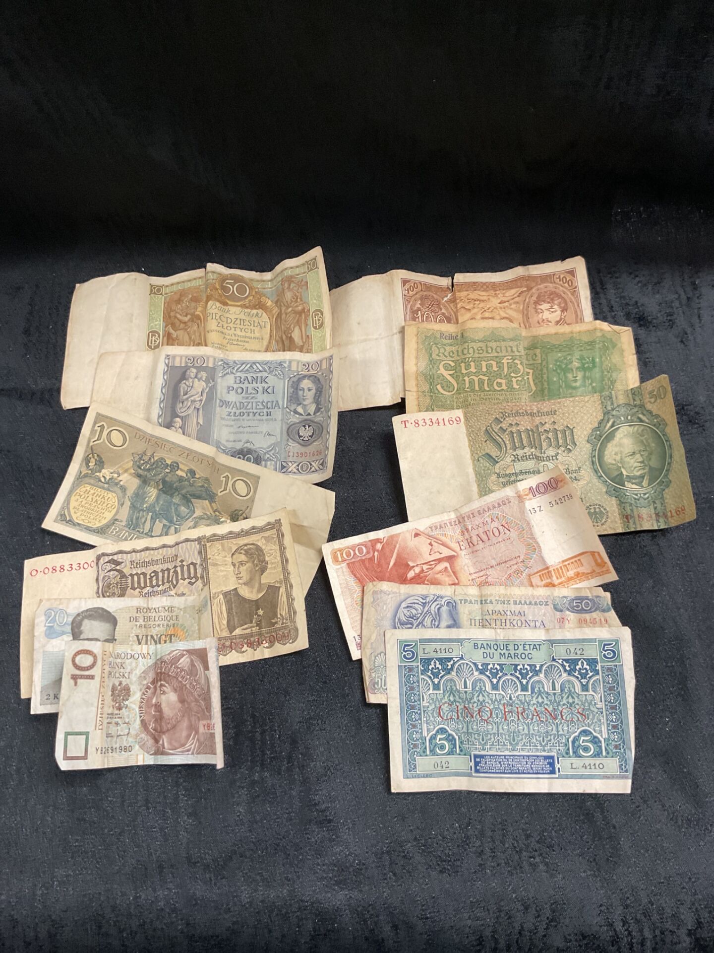 785 Collection of vintage overseas banknotes