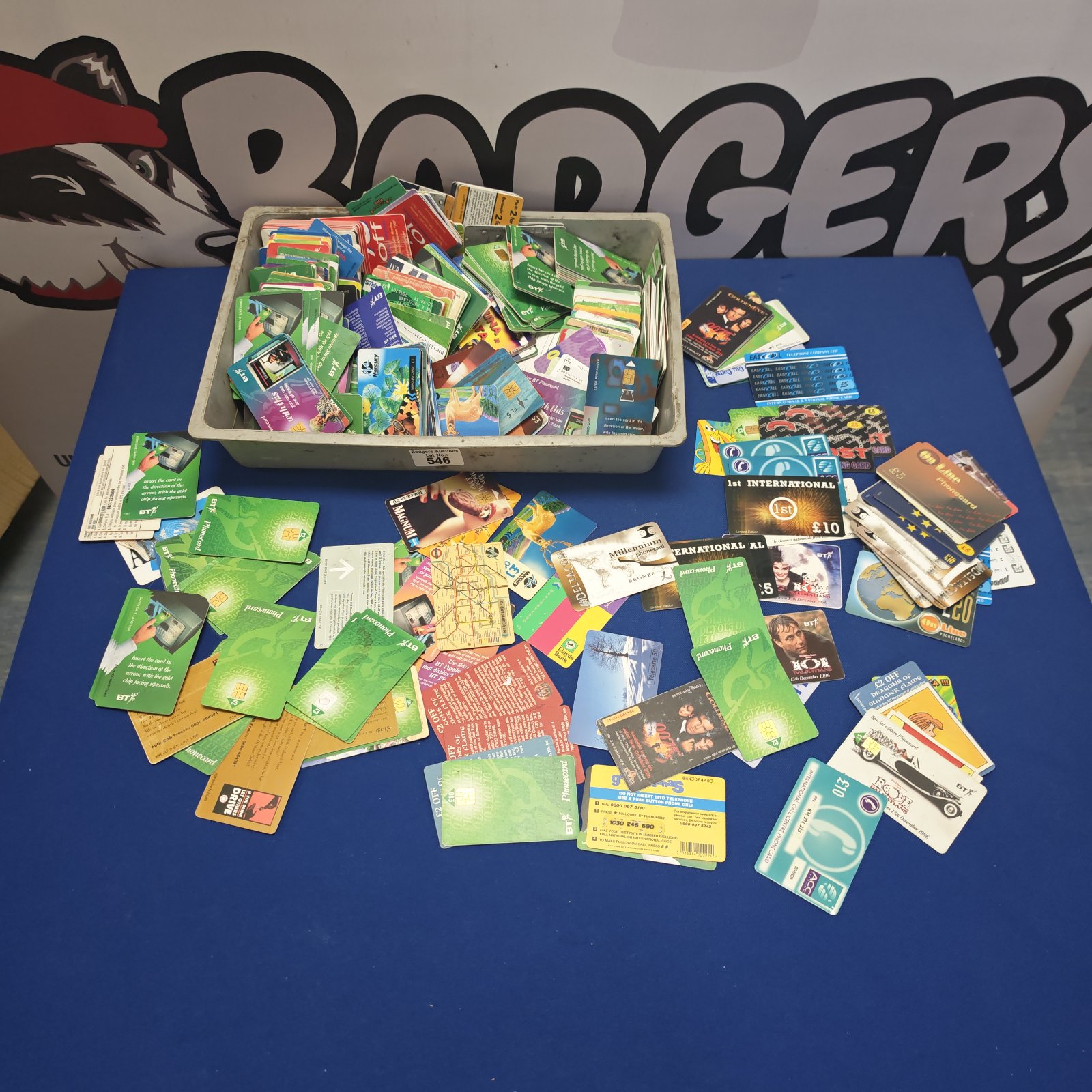 Tray of vintage phonecards including BT and movie designs.