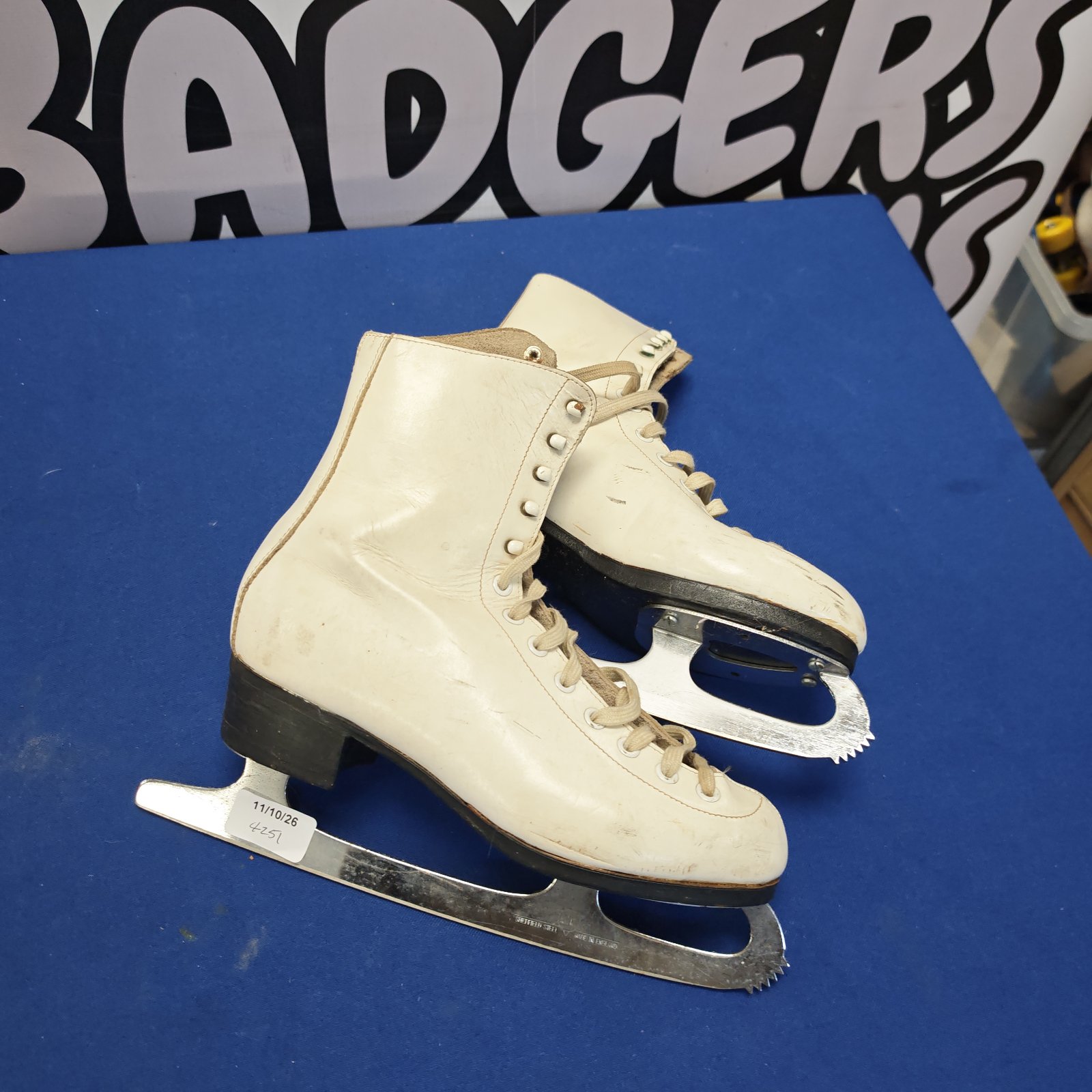 Vintage white leather ice skates with blades, model 11/0/26.