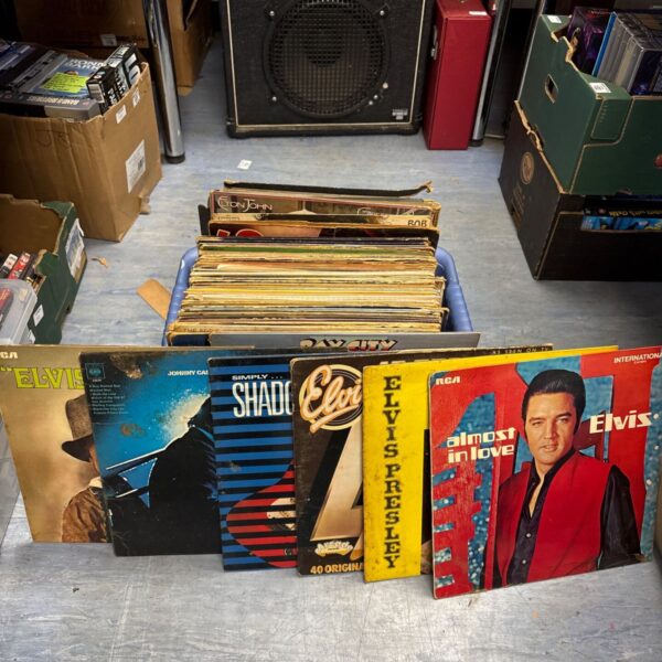 Mixed lot of vintage vinyl records including Elvis Presley albums.