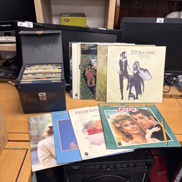 Lot of vintage vinyl records including Fleetwood Mac album.