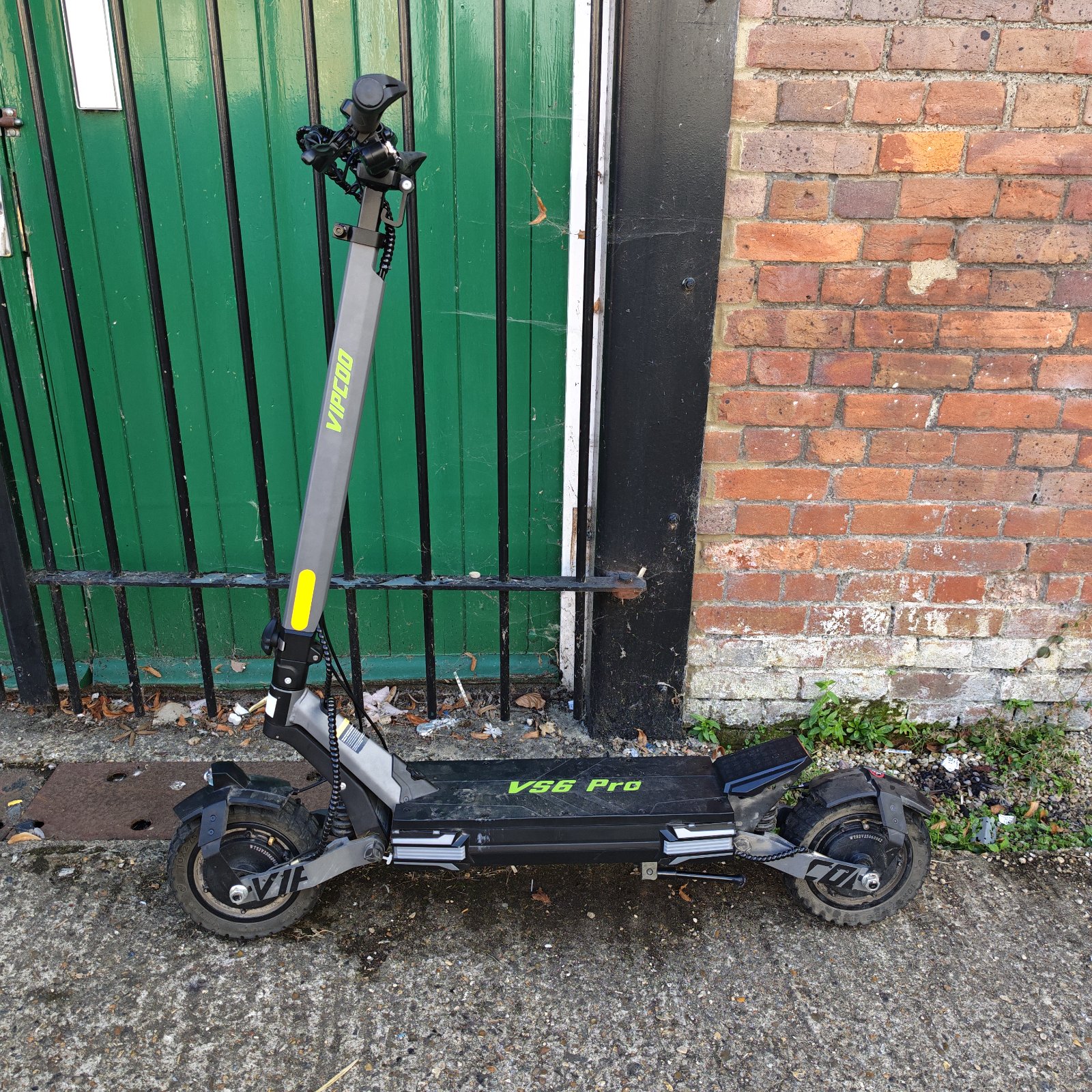 Vipcoo VS6 Pro electric scooter shown in detail.