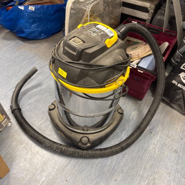 Wessex 20l wet and dry vacuum cleaner in used condition.