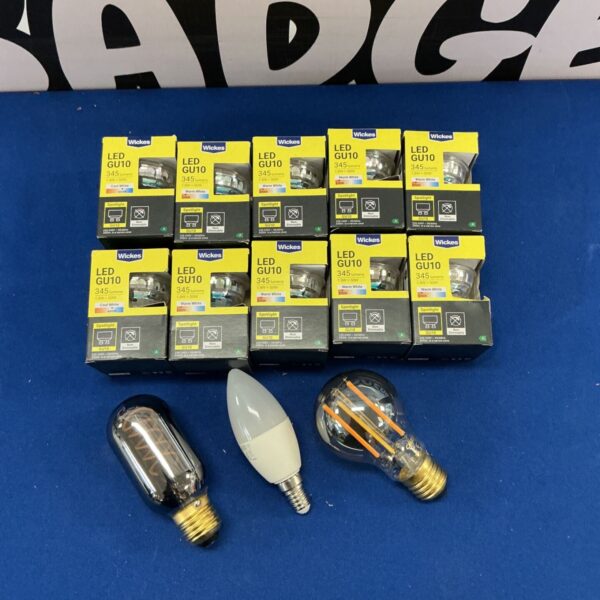 Lot of ten Wickes LED GU10 warm white light bulbs and three extra bulbs.