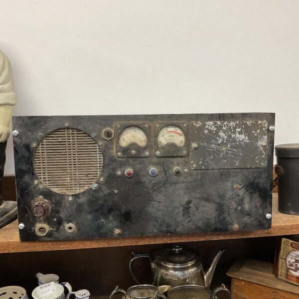 Vintage WWII RAF R1185 radio receiver, a piece of aircraft history.