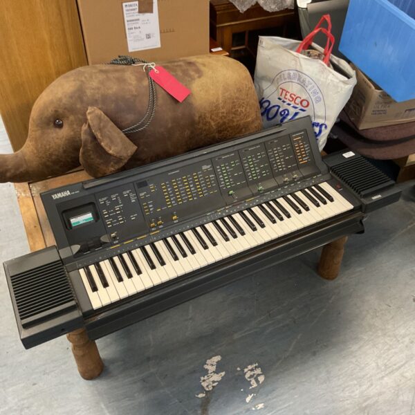 Vintage Yamaha SR-6300 keyboard with controls and keys visible.